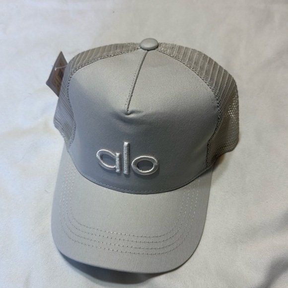 Alo Yoga hat - Picture 5 of 6